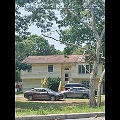 8 Cedarbrook Cir, Centereach, NY 11720