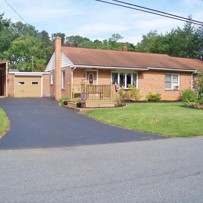 8 Pleasant Dr, Lancaster, PA 17602