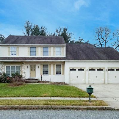 8 Wagon Wheel Dr, Mount Laurel, NJ 08054