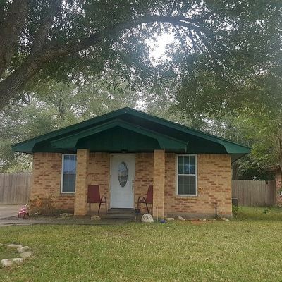 805 W Youst St, Beeville, TX 78102