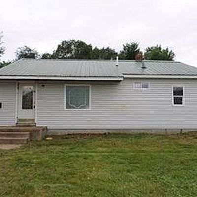 810 Sumner St, Waterloo, IA 50703