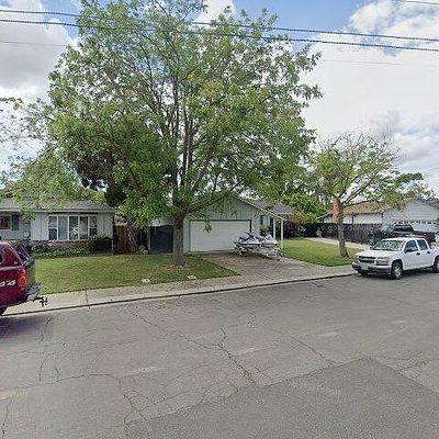 208 Eagle Ct, Modesto, CA 95350