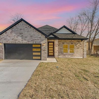 1813 Wellington St, Greenville, TX 75401