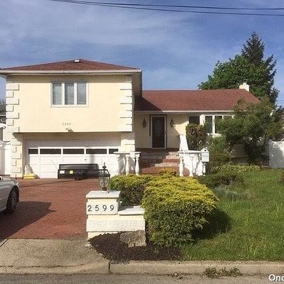 2599 Orr St, Merrick, NY 11566