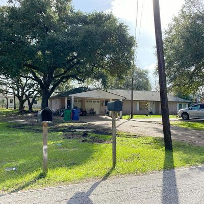 230 E Phillips Rd, Angleton, TX 77515