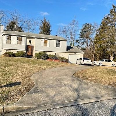 2902 White Pine Ct, Temple Hills, MD 20748