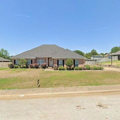 102 Hollister St, Henderson, TX 75654