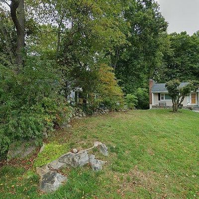 122 Brook Run Ln, Stamford, CT 06905