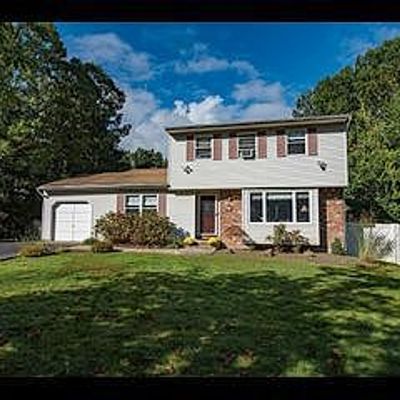 12 Ashford Dr, Ridge, NY 11961