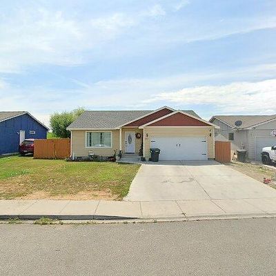 200 Deangela Dr, Grandview, WA 98930