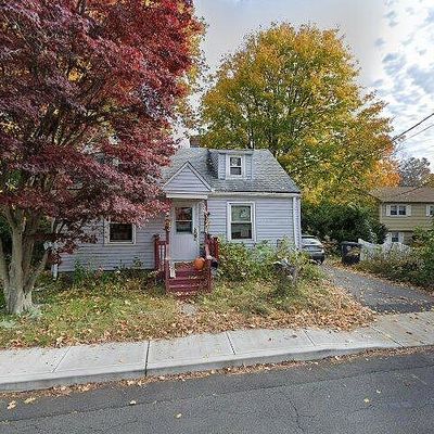 21 Meadow St, Milford, CT 06460