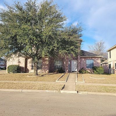 210 N Waterford Oaks Dr, Cedar Hill, TX 75104