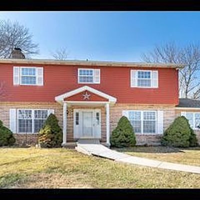 41 W Creamery Rd, Trumbauersville, PA 18970