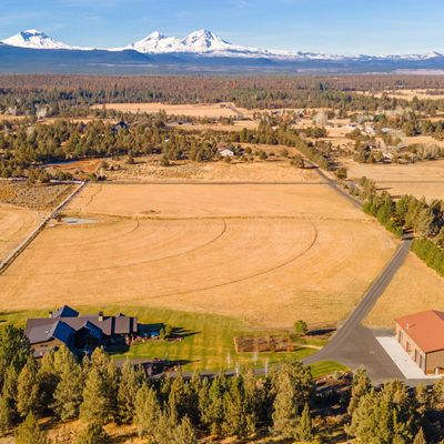 18619 Couch Market Rd, Bend, OR 97703