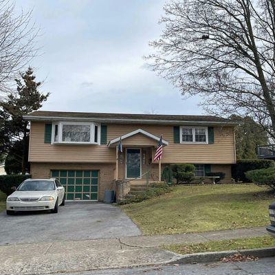 203 Faith Dr, Catasauqua, PA 18032