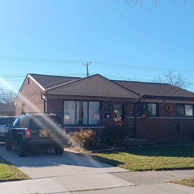 21608 Barton St, Saint Clair Shores, MI 48081