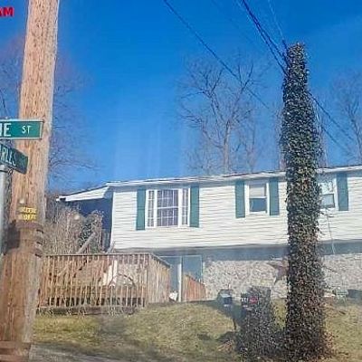 34 Pine St, Middleburg, PA 17842