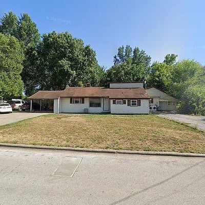 214 E Oak St, Stockton, MO 65785