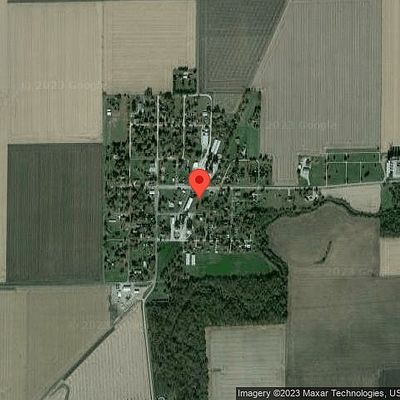 305 S Park St, Long Point, IL 61333