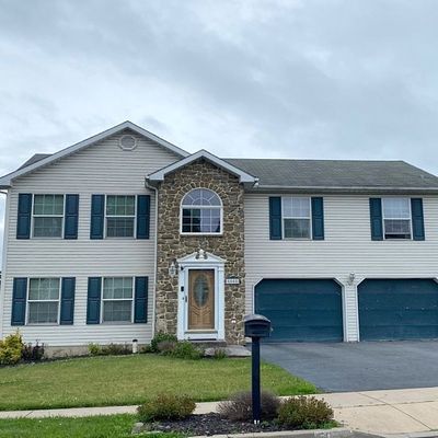 5008 Foxdale Dr, Whitehall, PA 18052