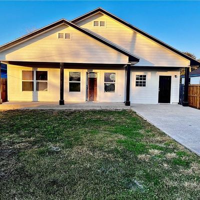 608 E Hackberry St, Rockport, TX 78382