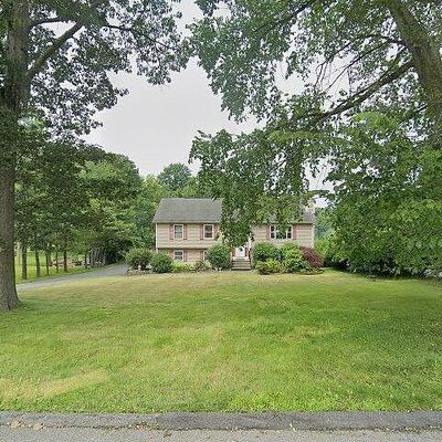 11 Woodbine Dr, Mahopac, NY 10541