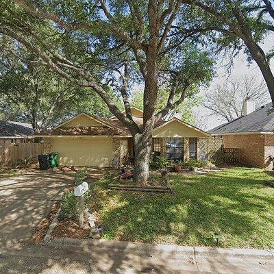 1107 Apache Dr, Brenham, TX 77833