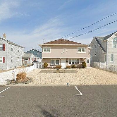 13 Elizabeth Ave, Lavallette, NJ 08735