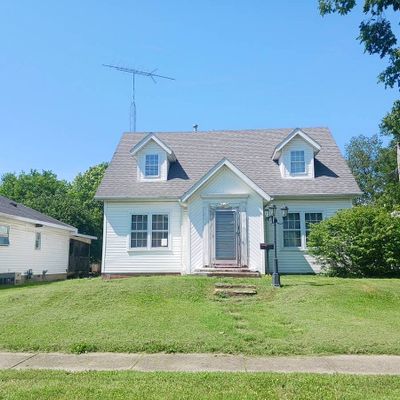 118 W Homer Ave, Harrisburg, IL 62946