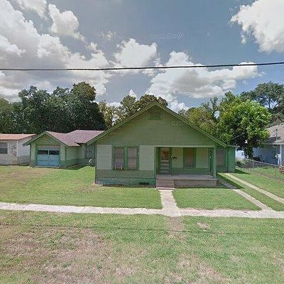 442 W Davilla Ave, Rockdale, TX 76567