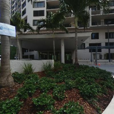 540 Brickell Key Dr #906, Miami, FL 33131