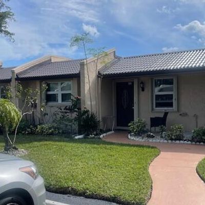 134 Lake Gloria Dr, West Palm Beach, FL 33411