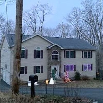142 Lookout Ct, Henryville, PA 18332