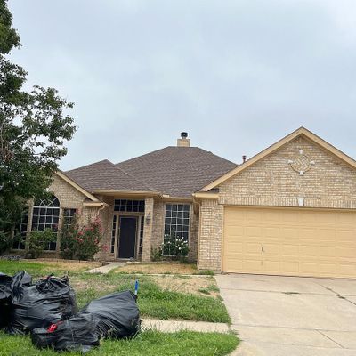 303 Hudson Falls Dr, Arlington, TX 76002