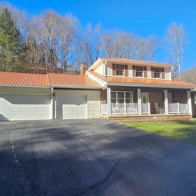 528 Sycamore Ln, Richlands, VA 24641