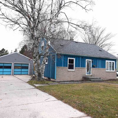 915 1 St St, Kewaunee, WI 54216