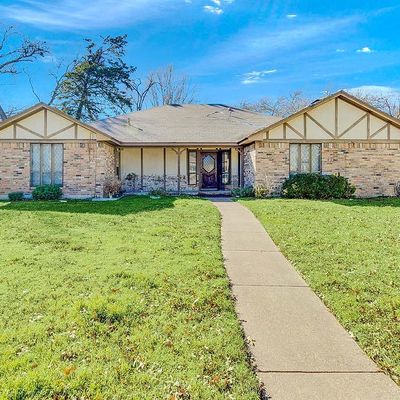 218 Clubbrook Cir, Desoto, TX 75115