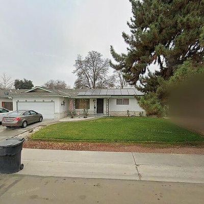 2615 W Dorothea Ave, Visalia, CA 93277