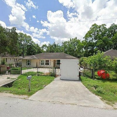 7930 Oak Knoll Ln, Houston, TX 77028