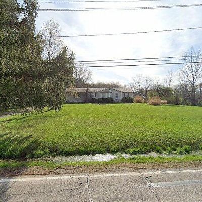 17785 Snyder Rd, Chagrin Falls, OH 44023