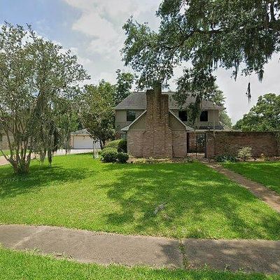 230 Wedgewood St, Lake Jackson, TX 77566