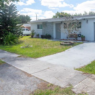 8000 Nw 174 Th Ter, Hialeah, FL 33015