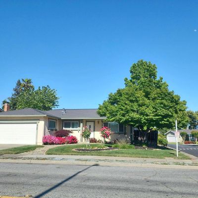 8390 Westwood Dr, Gilroy, CA 95020