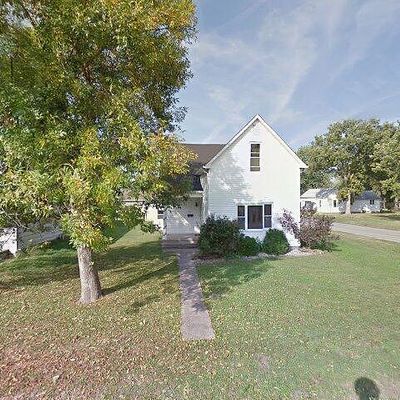 841 N Franklin St, Staunton, IL 62088