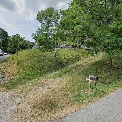 102 Carolina Ln, Tazewell, VA 24651