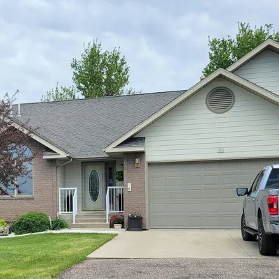 104 Lake Dr, Wentworth, SD 57075