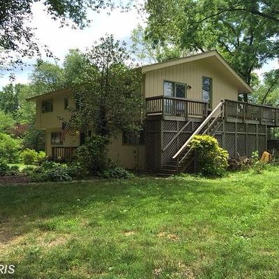 10413 Deerfoot Dr, Great Falls, VA 22066