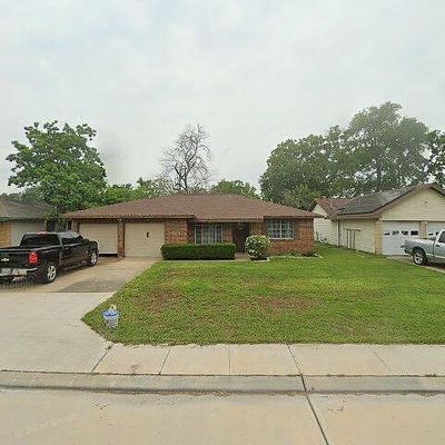 106 Hickory St, Lake Jackson, TX 77566