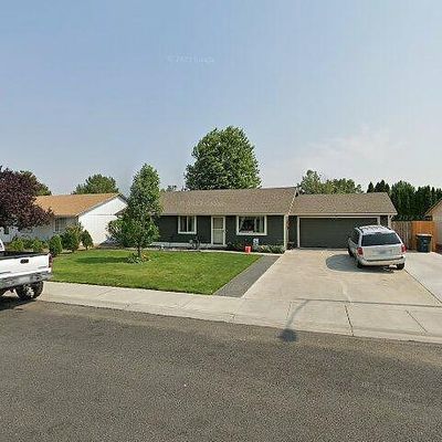 1117 E Saint Helens Dr, Moses Lake, WA 98837