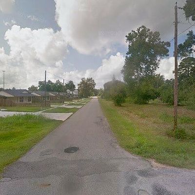 Ross Ave, Shepherd, TX 77371